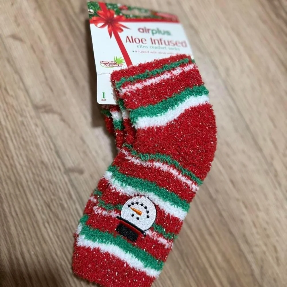 Airplus Aloe Infused Ultra Comfort Socks Christmas Snowman Striped Red Green New